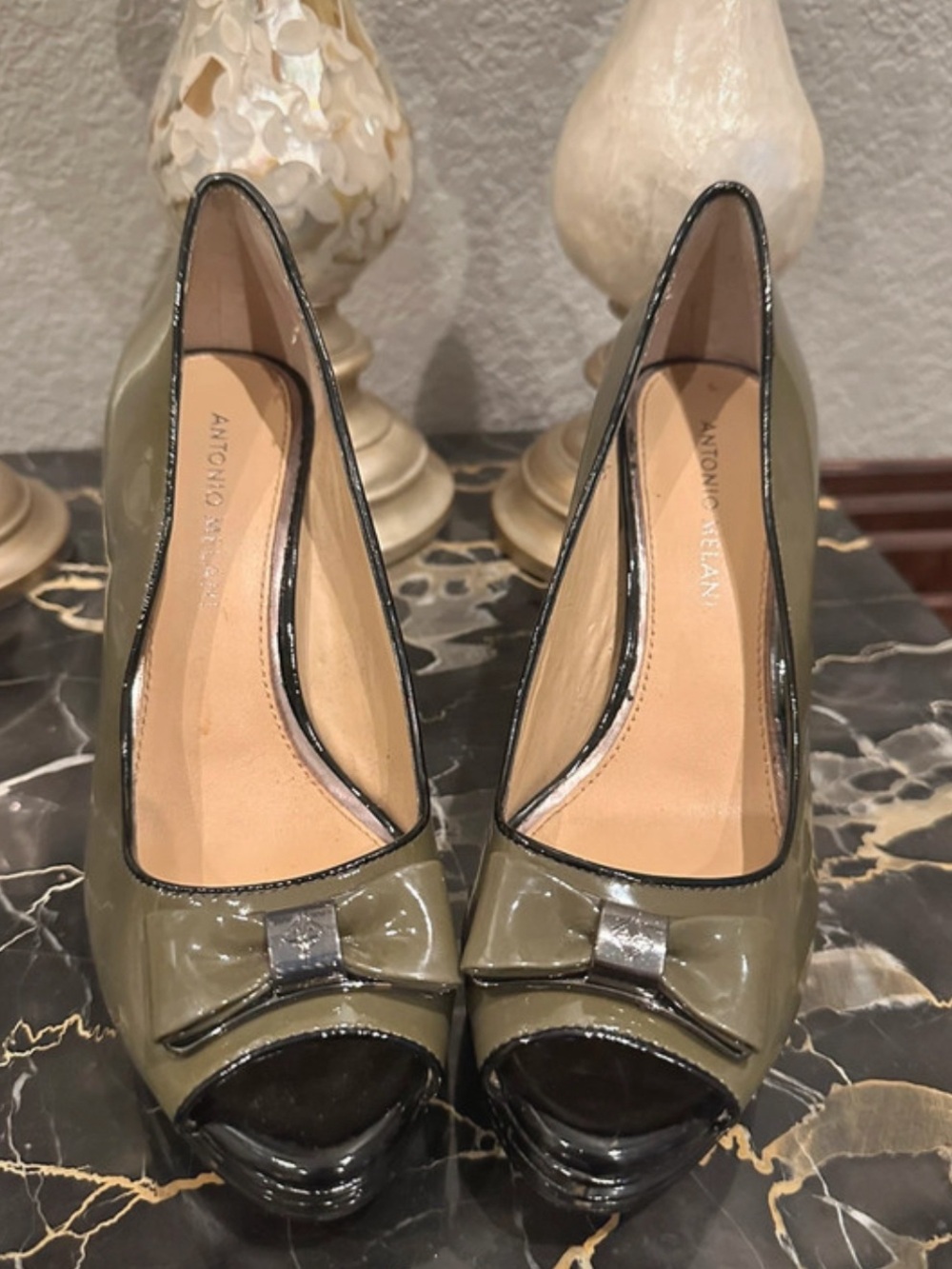 Antonio Melani Olive Patent Peep-Toe Pumps with Bow Size 7